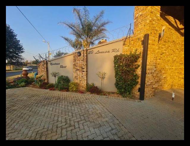 2 BEDROOM TOWNHOUSE FOR SALE IN NORTON PARK